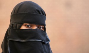 Woman in muslim attire Lo 007 300x180 Student to violate No Hat policy as long as Muslims can wear hijab